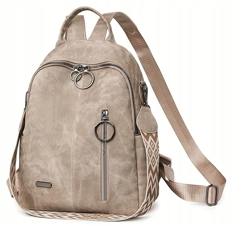 Elegantní městský dámský batoh 2v1 GP76 béžový z ekologické kůže – přední pohled s hlavní kapsou na zip, přední kapsou na zip a nastavitelným ramenním popruhem.