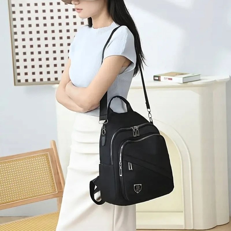 Městský dámský batoh 2v1 přes rameno - stříbrné kování, popruh přes rameno