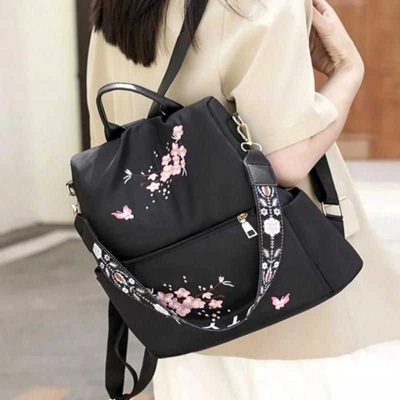 Elegantní dámský černý batoh do města - Batohy123 RO105