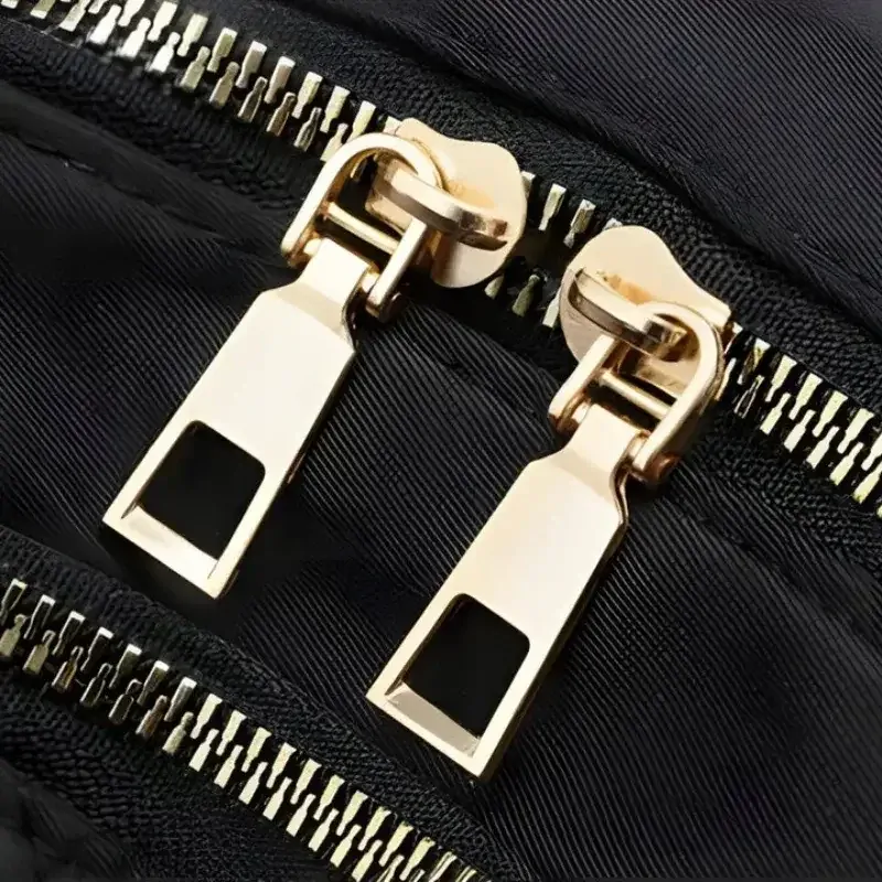 Dámský prošívaný městský batoh RO120B - zlaté kovové kování