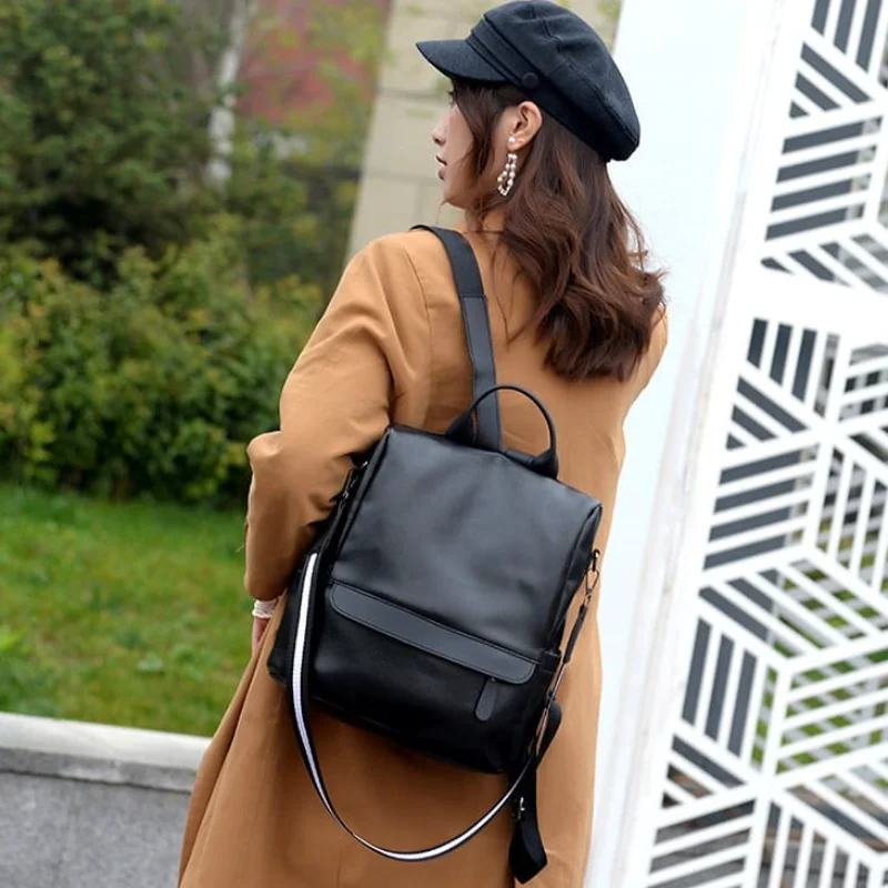 Dámský černý kožený batoh do města