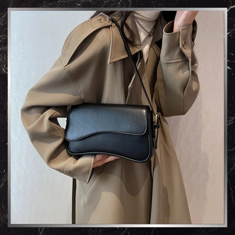 Dámská malá crossbody kabelka - černá