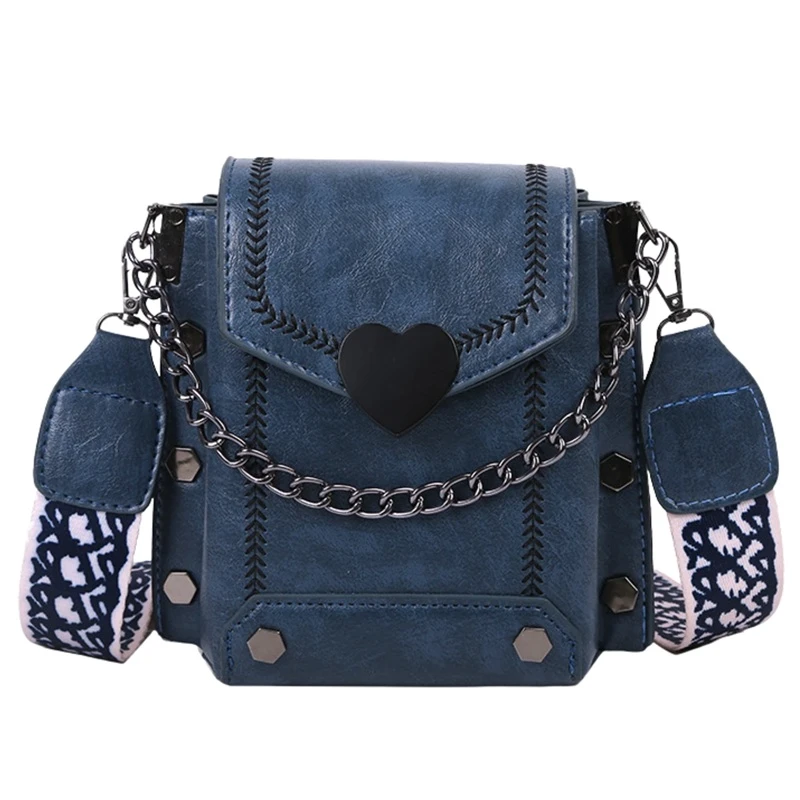 Moderní městská malá dámská kožená kabelka přes rameno CUORE DK22