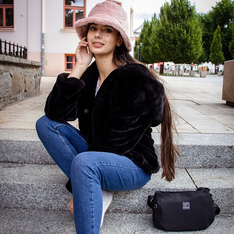 Dámská kabelka přes rameno Fashion MG41 černá při venkovním použití – lehká městská kabelka vhodná na cestování i každodenní nošení.