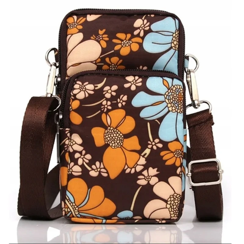 Malá dámská taštička na doklady přes rameno KVĚTINA RO78 - hnědá barva