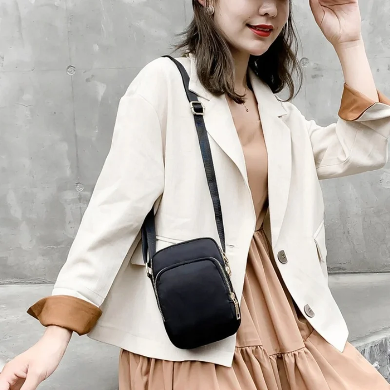 Dámská crossbody taštička na telefon - prostorná, 3x kapsička