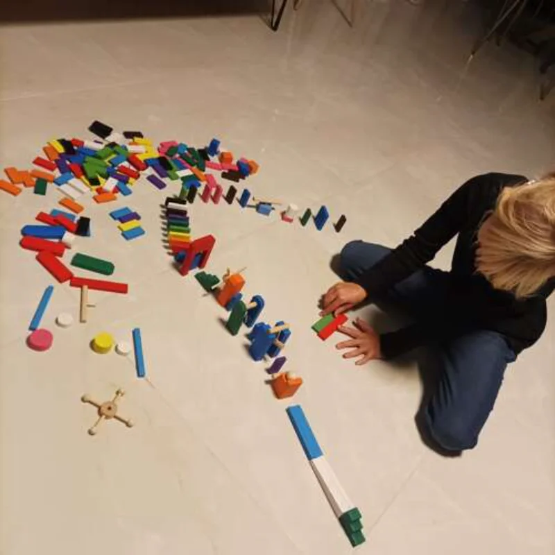 Dětské dřevěné domino - domino dráha