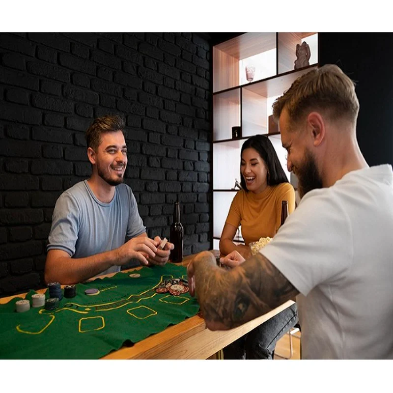 Box na žetony a karty k pokeru
