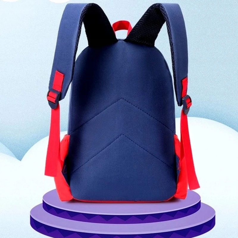 Měkké zádové popruhy u dětského batohu SUPER HRDINA A01