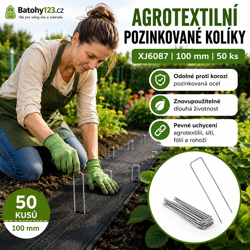 Žena upevňuje agrotextilii na zahradě pozinkovanými kolíky XJ6087 100 mm, sada 50 ks.