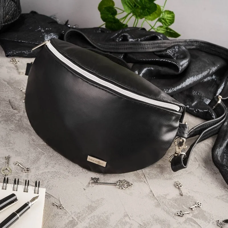 Elegantní a moderní dámská kabelka, ledvinka z přírodní kůže