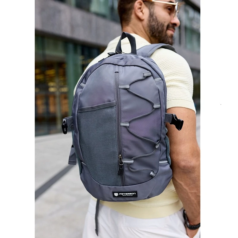 Šedý pánský batoh - cestovní, lehký a praktický