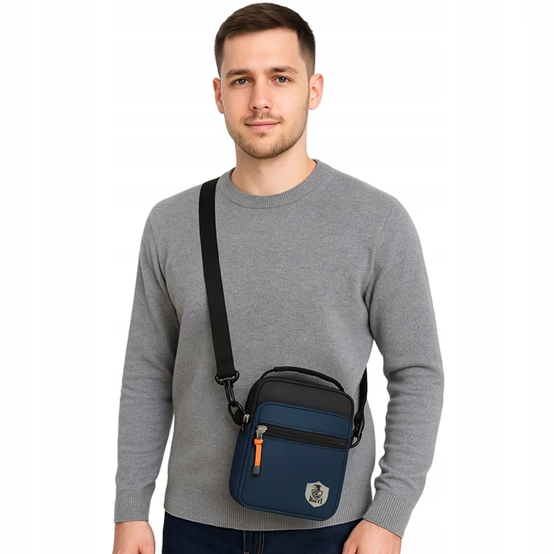 Pánská voděodolná taštička IMITI R18M modrá nošená jako crossbody taška přes rameno pro cestování i do města