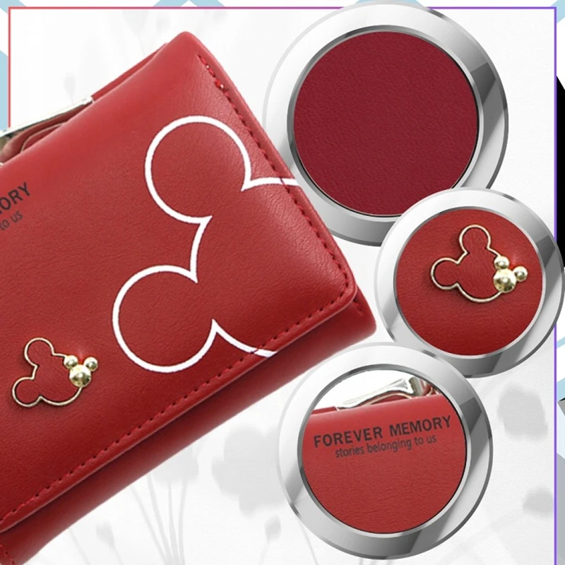 Detail červené dámské peněženky MOUSE ROC40 z ekologické kůže – kvalitní materiál, originální motiv MOUSE a elegantní kovový detail.