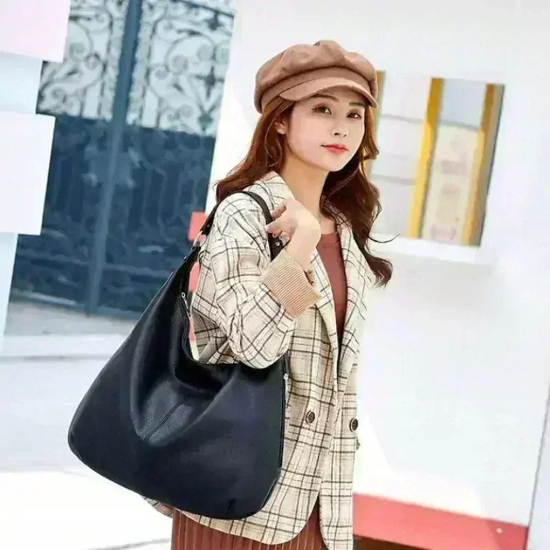 Kabelka na rameno - černá