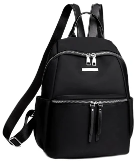 Dámský městský batoh RO101 v černé barvě, přední pohled na elegantní batůžek se dvěma předními kapsami na zip a nastavitelnými ramenními popruhy